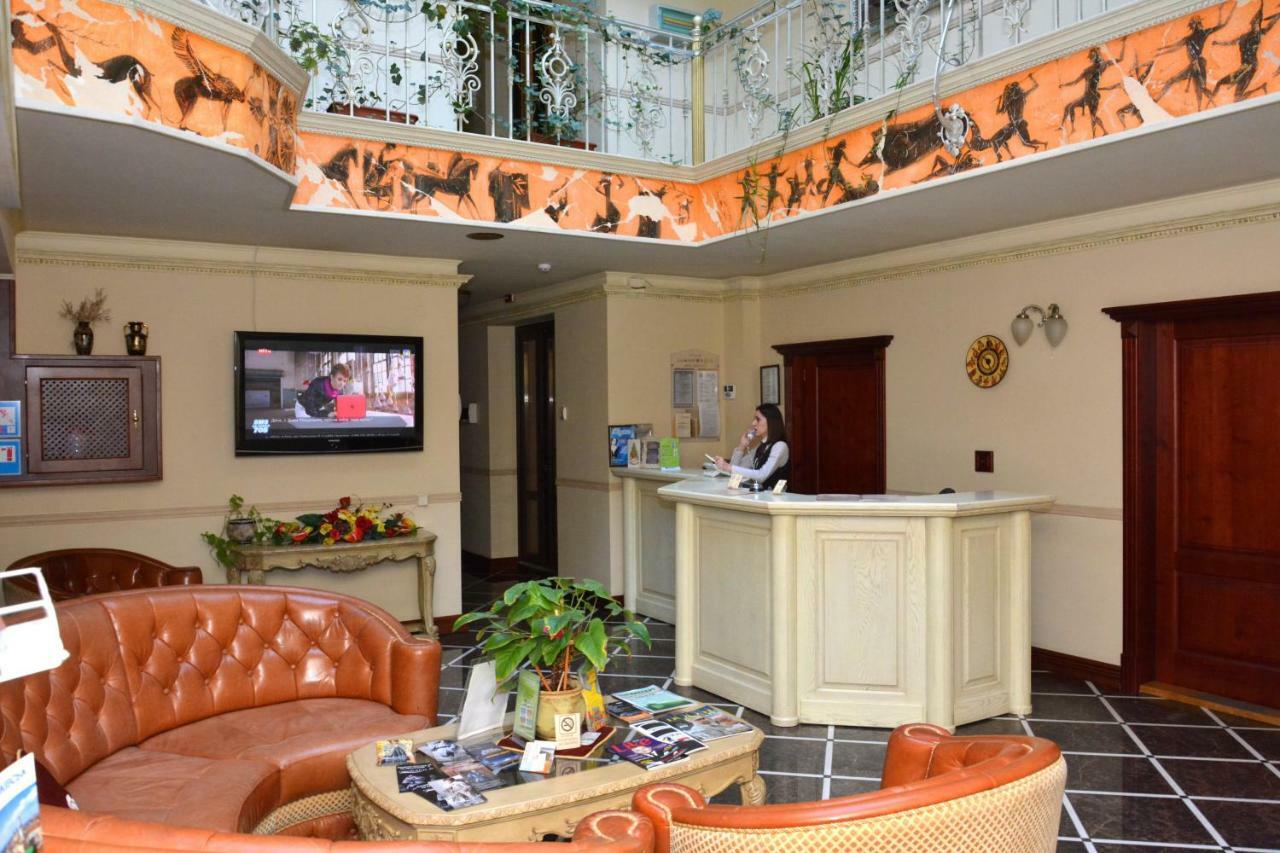 Atrium Hotel Ivano-Frankivsk Esterno foto